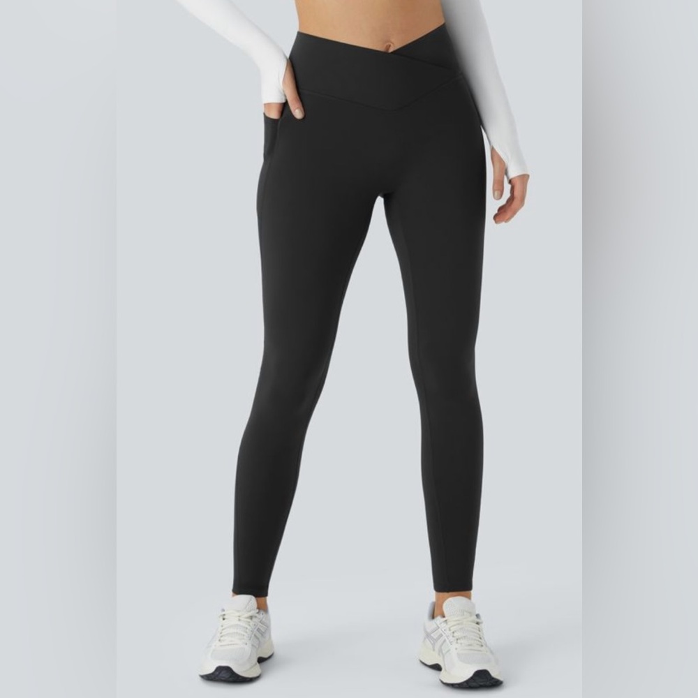 NWT Halara Patitoff Leggings with Pockets Black Medium